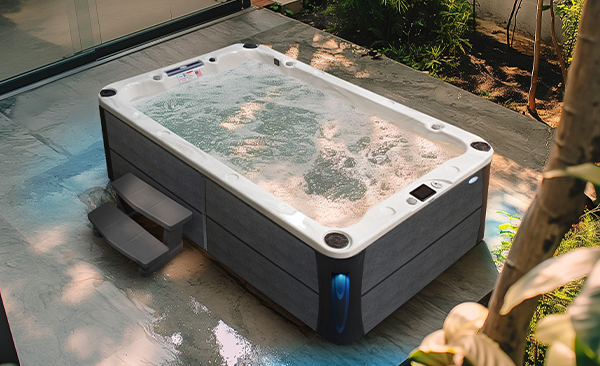 Deck Series Lincoln Park hot tubs for sale